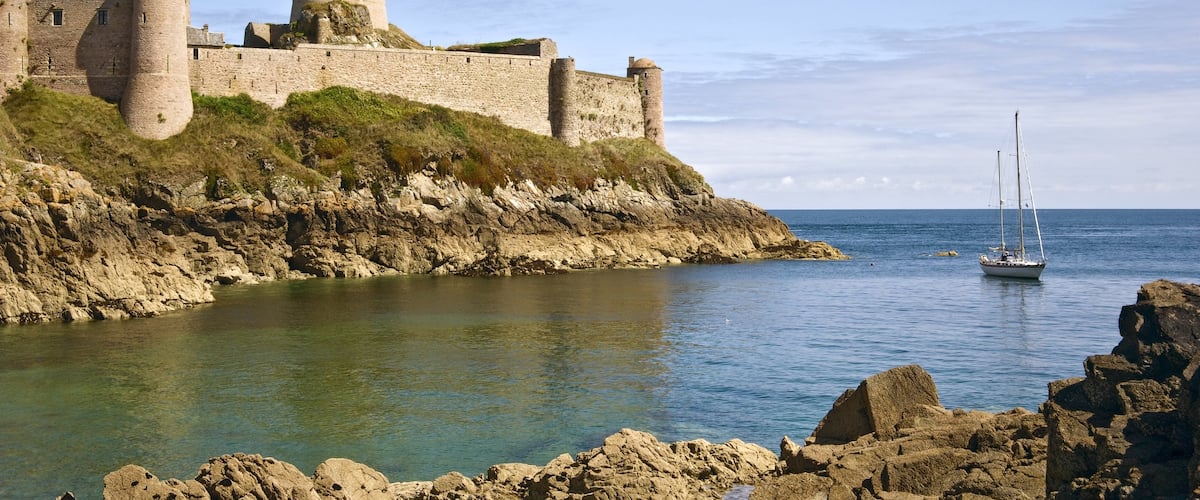 Oland showing general coastal views, a castle and rugged coastline