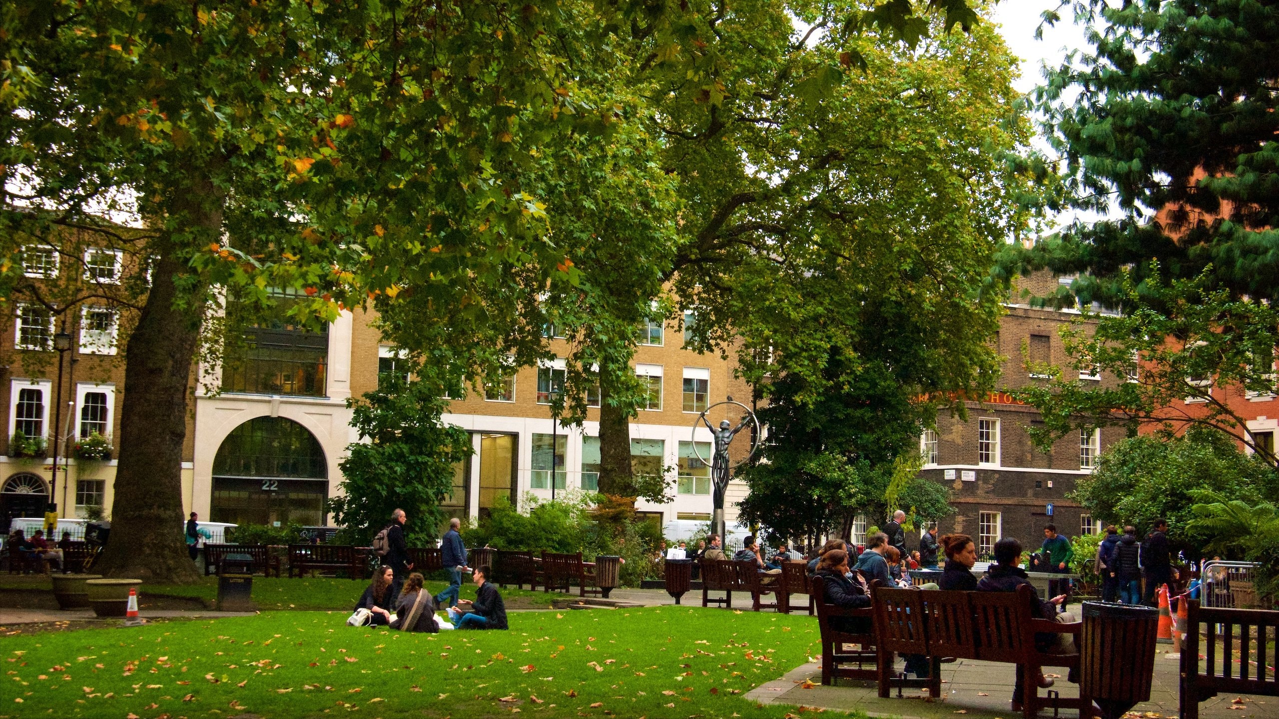 Soho showing a park
