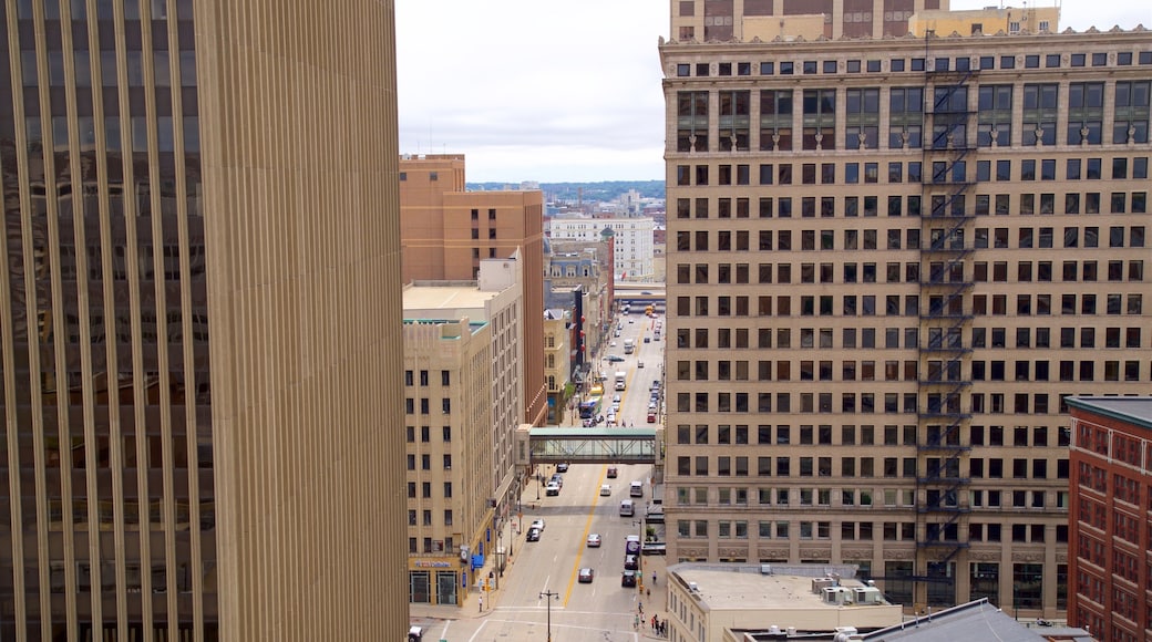 Milwaukee City Hall showing landscape views, a skyscraper and a city