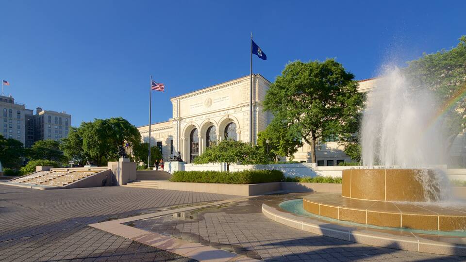 Kunstinstituut van Detroit bevat een fontein, een plein en historisch erfgoed