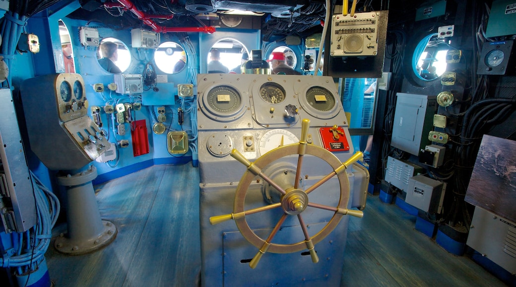 USS ミッドウェイ ミュージアム 表示 屋内の眺め