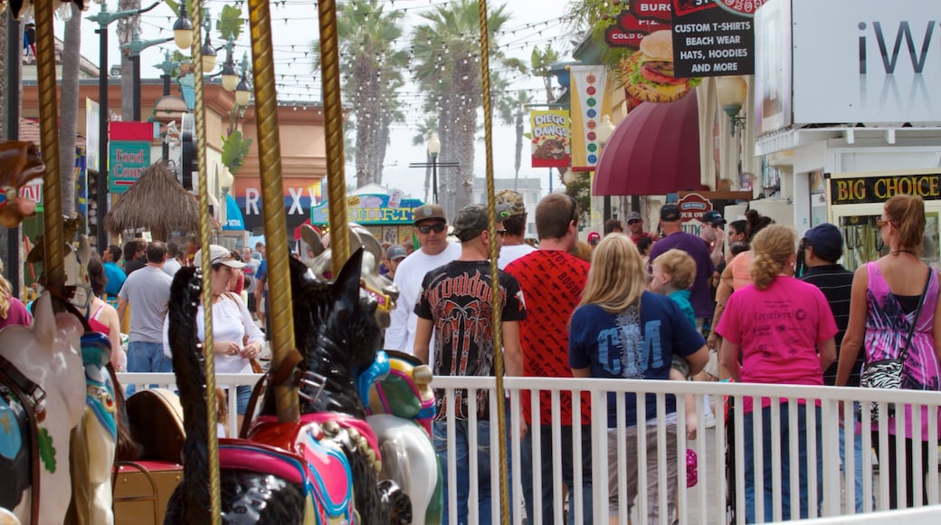 Belmont Park featuring street scenes and rides as well as a large group of people