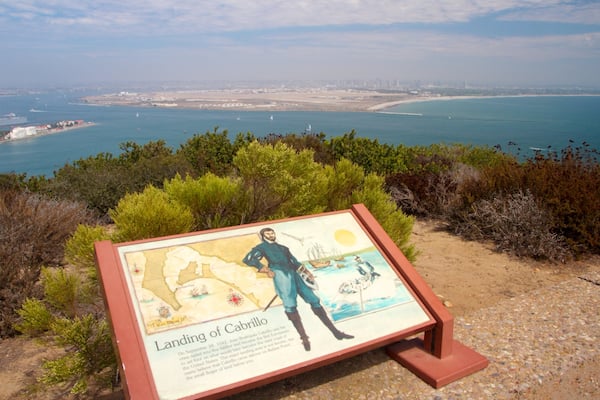 Cabrillo National Monument qui includes monument, vues littorales et panoramas