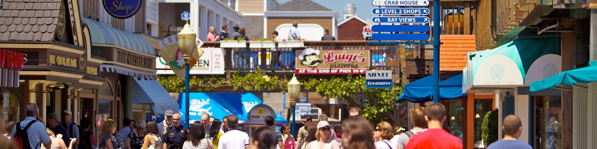 Pier 39 ofreciendo escenas urbanas, señalización y una ciudad