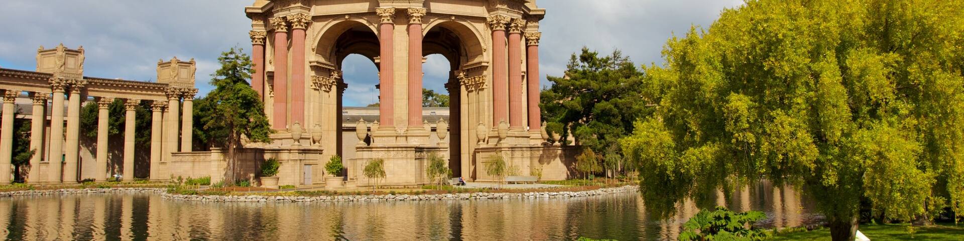 Palace of Fine Arts showing a garden, heritage architecture and a castle