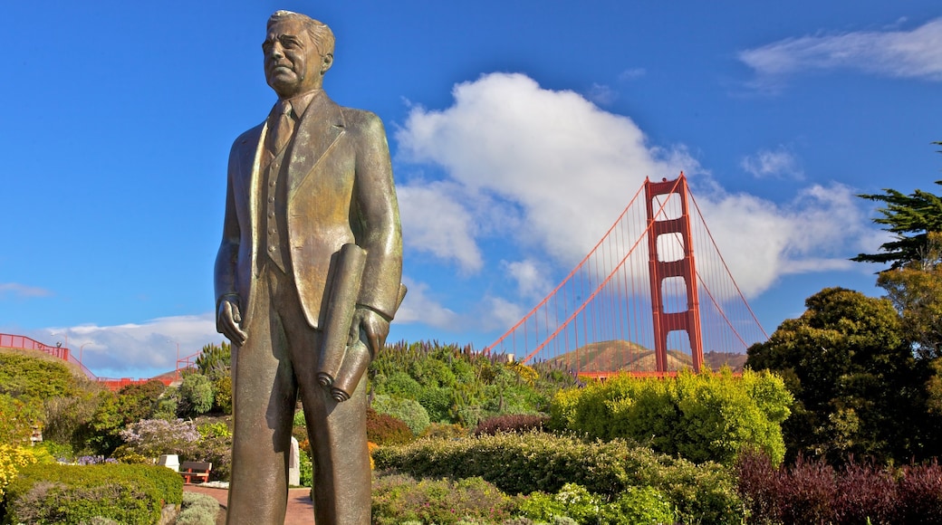 Parque Presidio of San Francisco ofreciendo un jardín, vistas de paisajes y un monumento