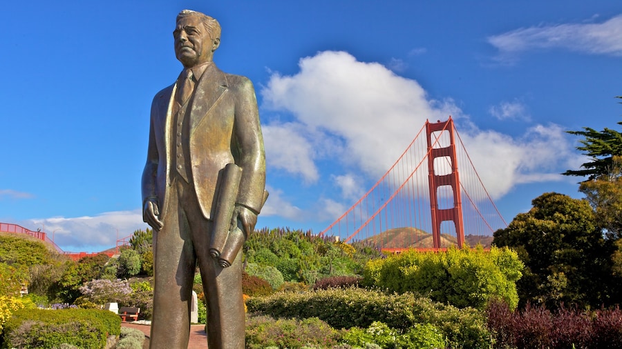 Presidio of San Francisco som omfatter et monument, udsigt over landskaber og en statue eller en skulptur