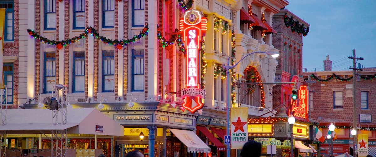 Universal Studios Florida® som viser forlystelser, en by og natteliv