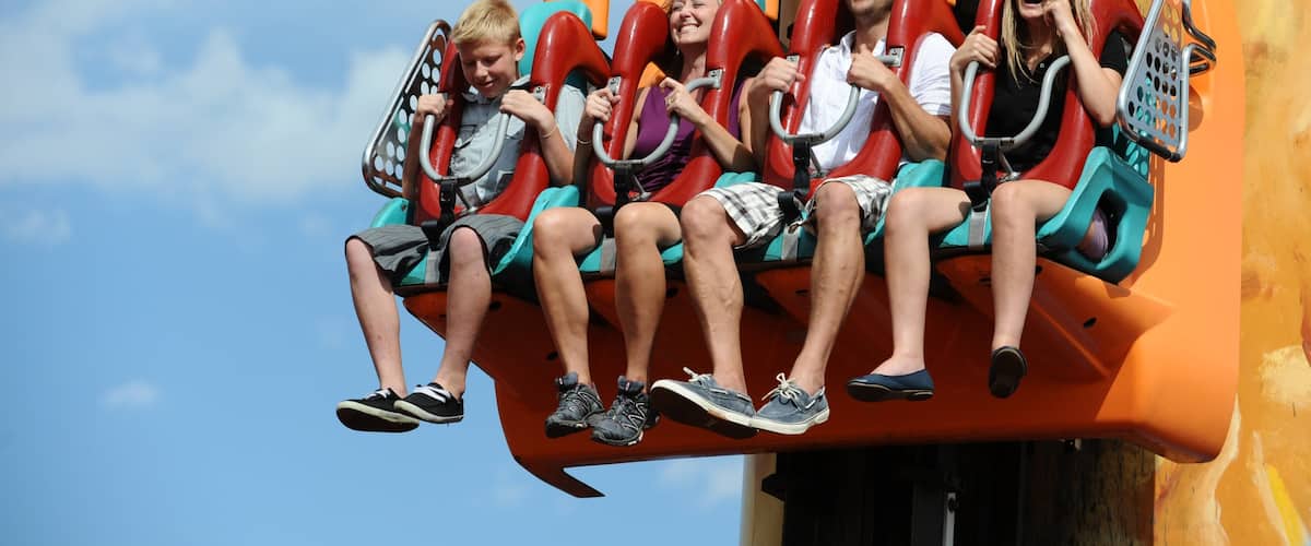Elitch Gardens Theme and Water Park welches beinhaltet Fahrten sowie Familie