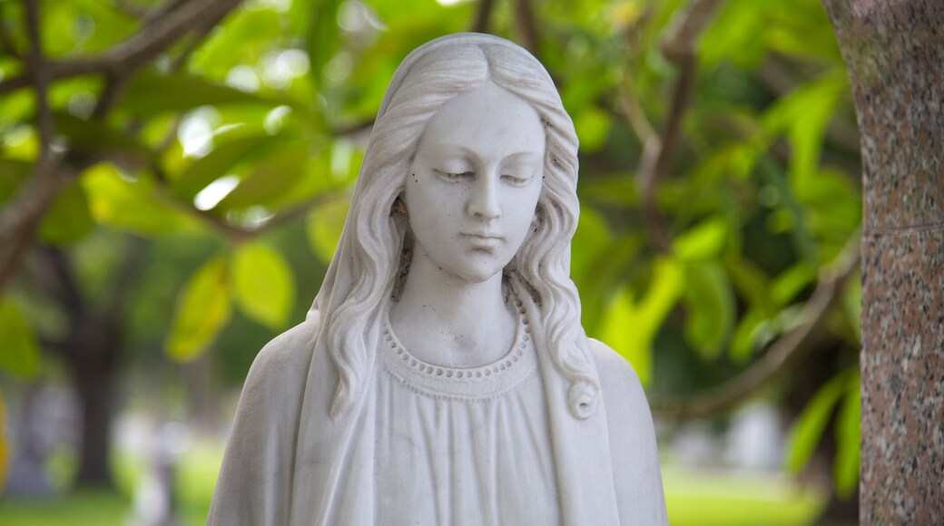 Little Havana welches beinhaltet Statue oder Skulptur und Outdoor-Kunst