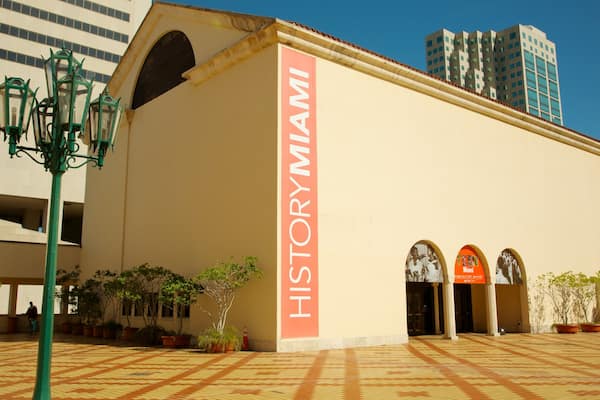 Miami Kunstmuseum mit einem Stadt und Kunst