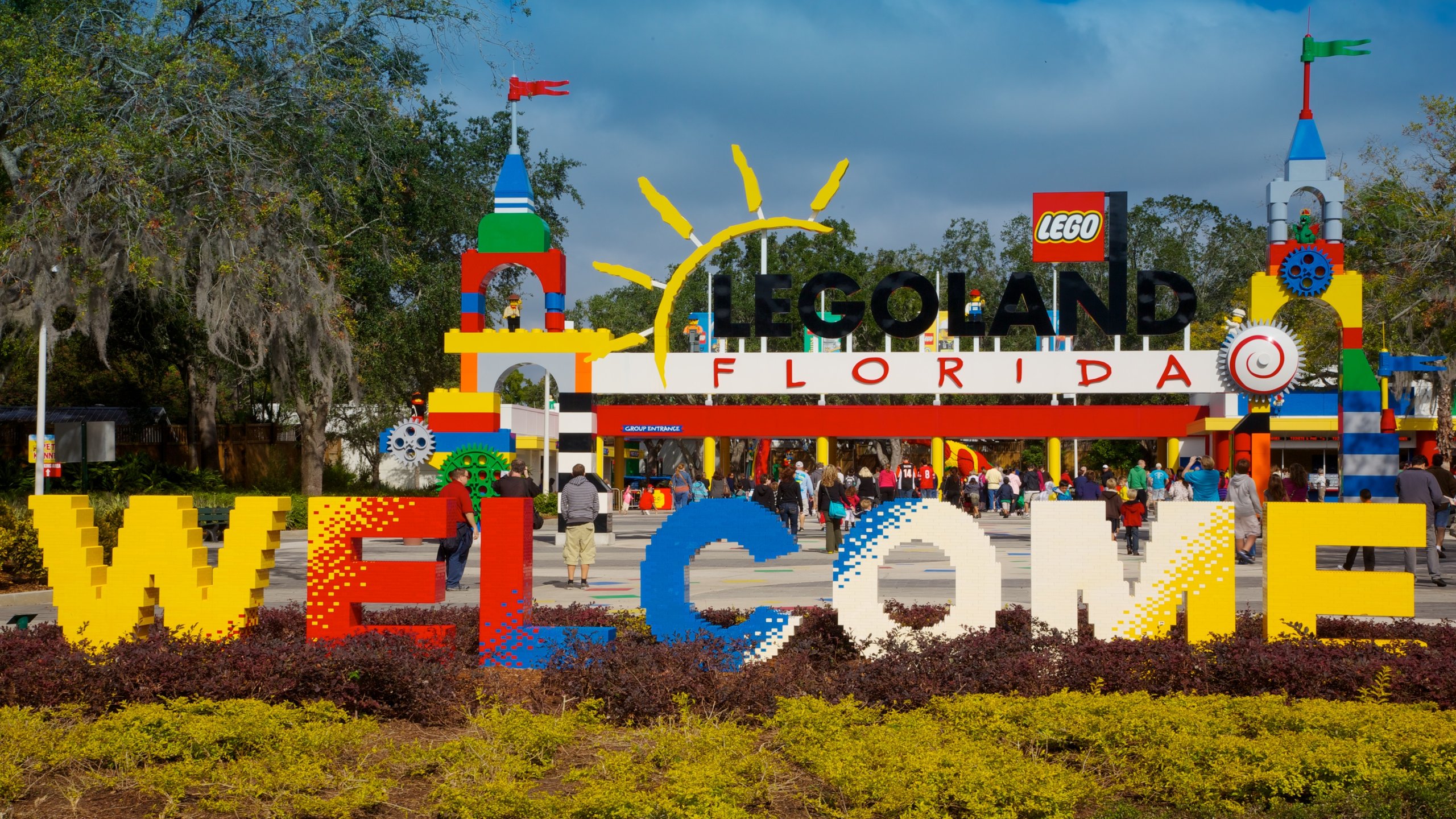 Is there a store legoland in florida