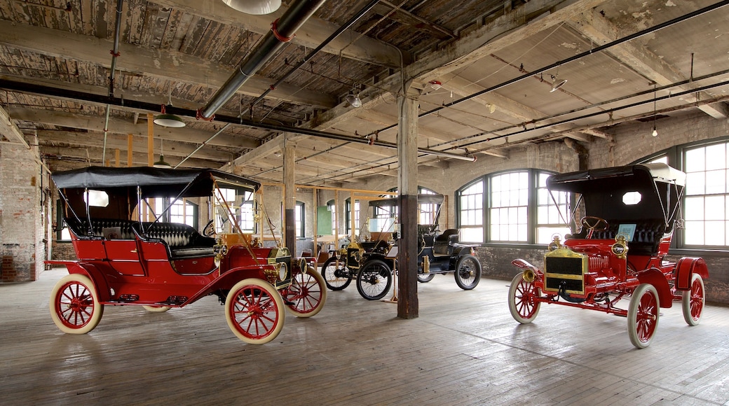 Complejo Patrimonial del Automóvil Model T que incluye vistas de interior y elementos patrimoniales