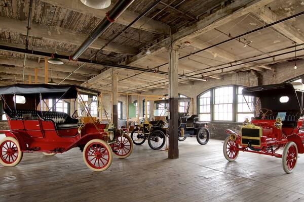 Model T Auto Heritage Complex mit einem Geschichtliches und Innenansichten
