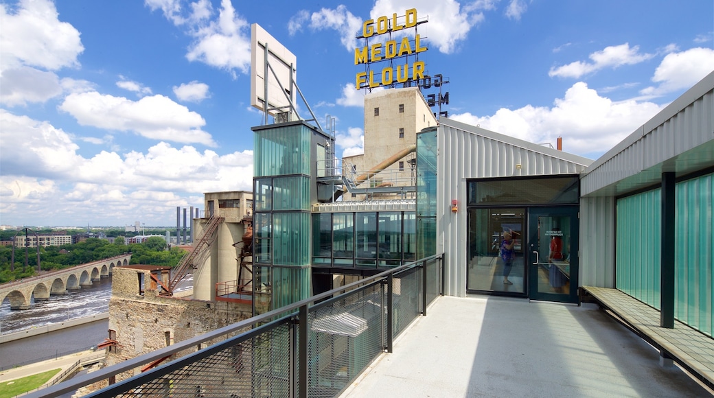 Mill City Museum showing signage