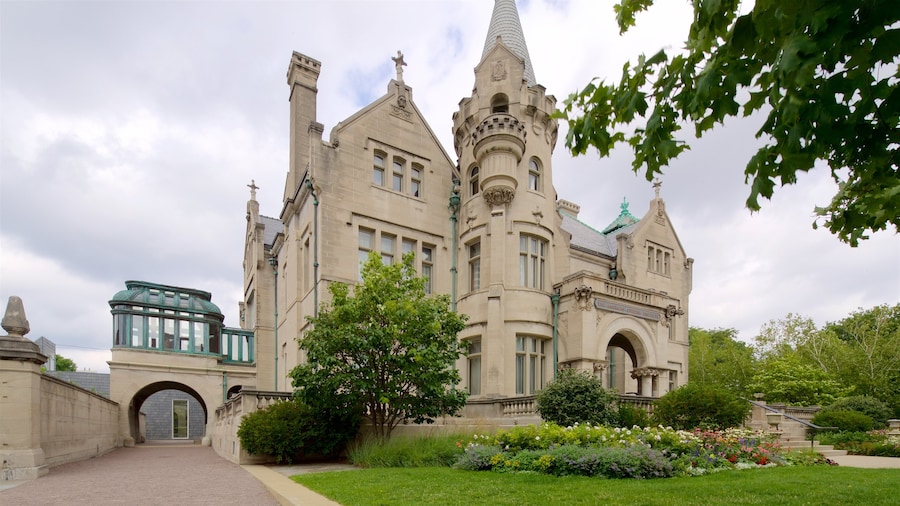 American Swedish Institute qui includes patrimoine architectural, parc et fleurs
