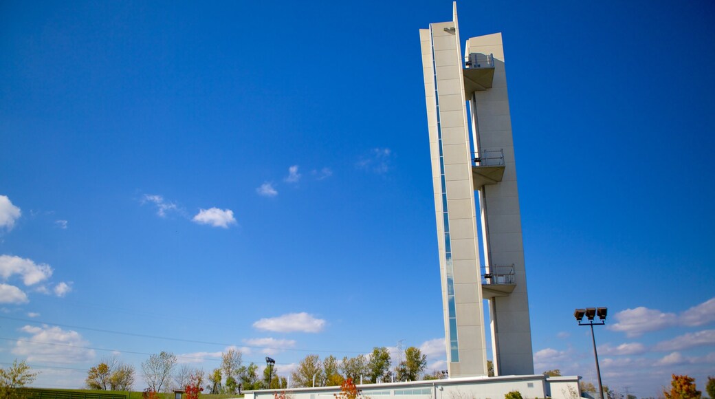 Lewis and Clark Confluence Tower showing views