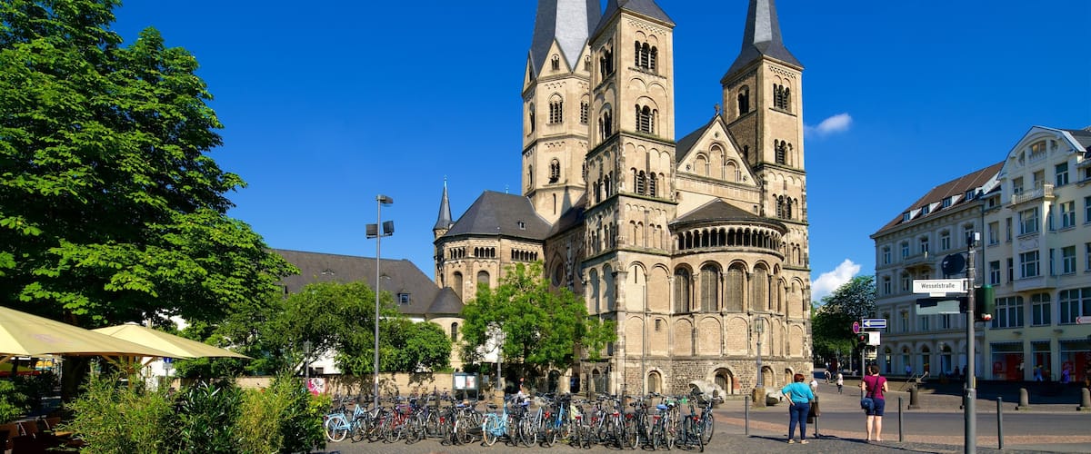Cathédrale de Bonn montrant patrimoine architectural et église ou cathédrale