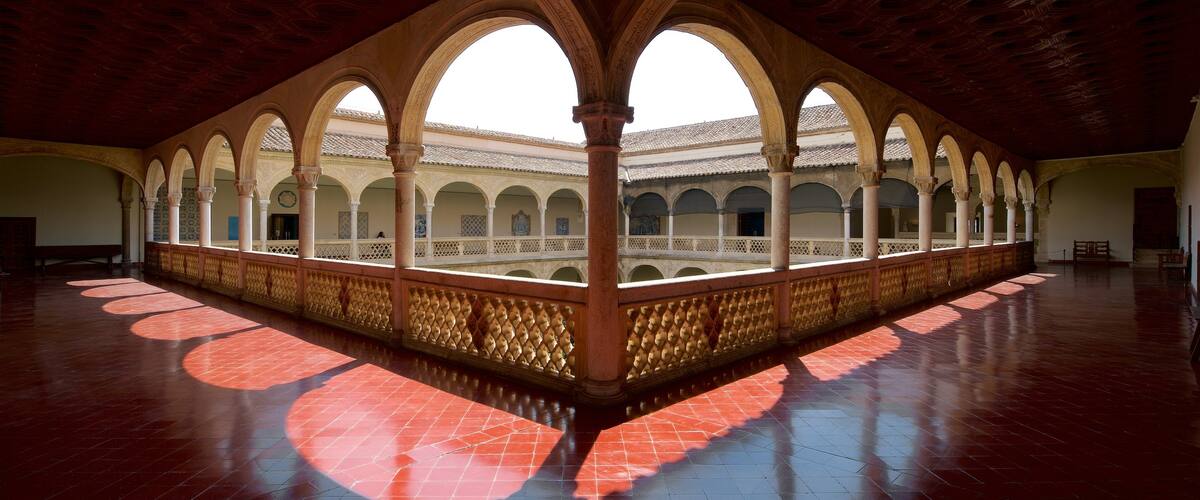 ์ฐํ ํฌ๋ฃจ์ค ๋ฐ๋ฌผ๊ด