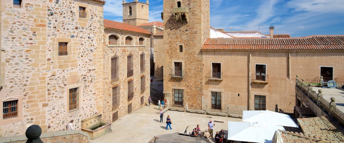 Golfines de Abajo Palace