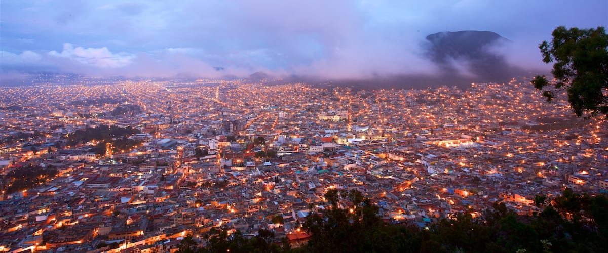 Pachuca mettant en vedette scĂšnes de nuit, panoramas et ville