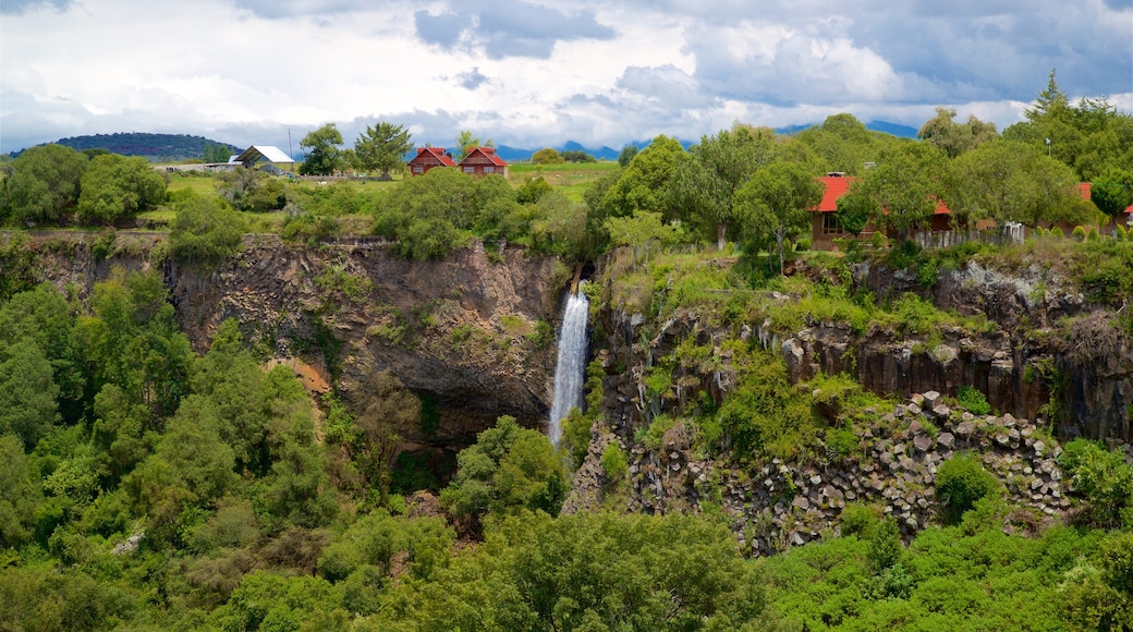 Prismas Basalticos Waterfall