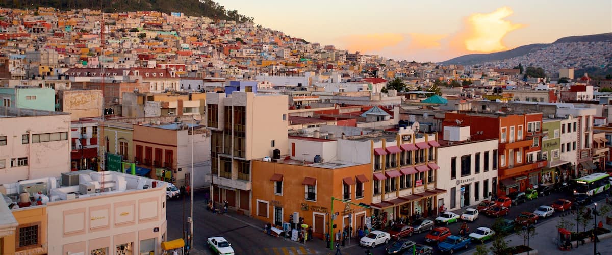 Pachuca ofreciendo una puesta de sol y una ciudad