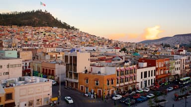 Pachuca ofreciendo una puesta de sol y una ciudad