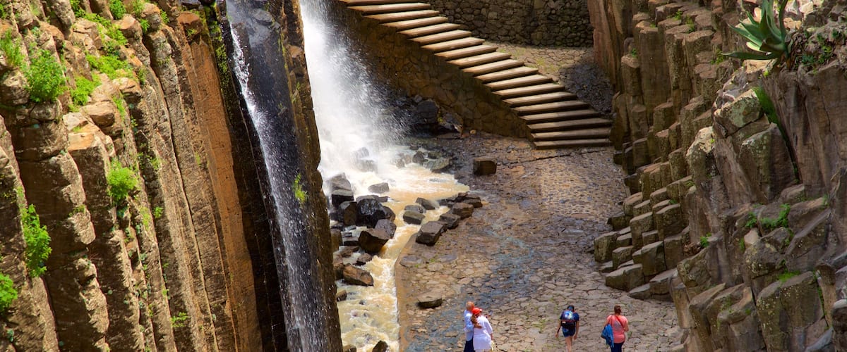 Prismas Basalticos Waterfall