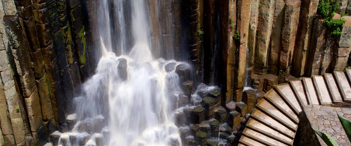 Prismas Basalticos Waterfall