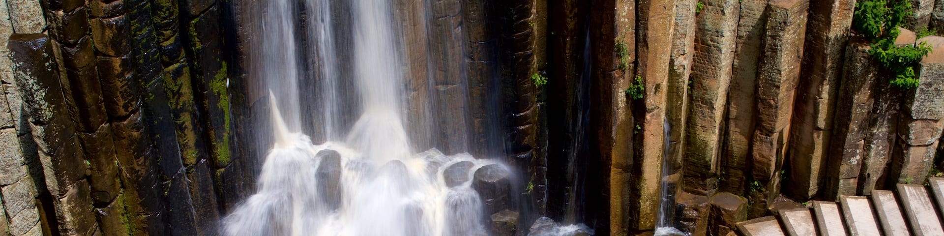 Prismas Basalticos Waterfall