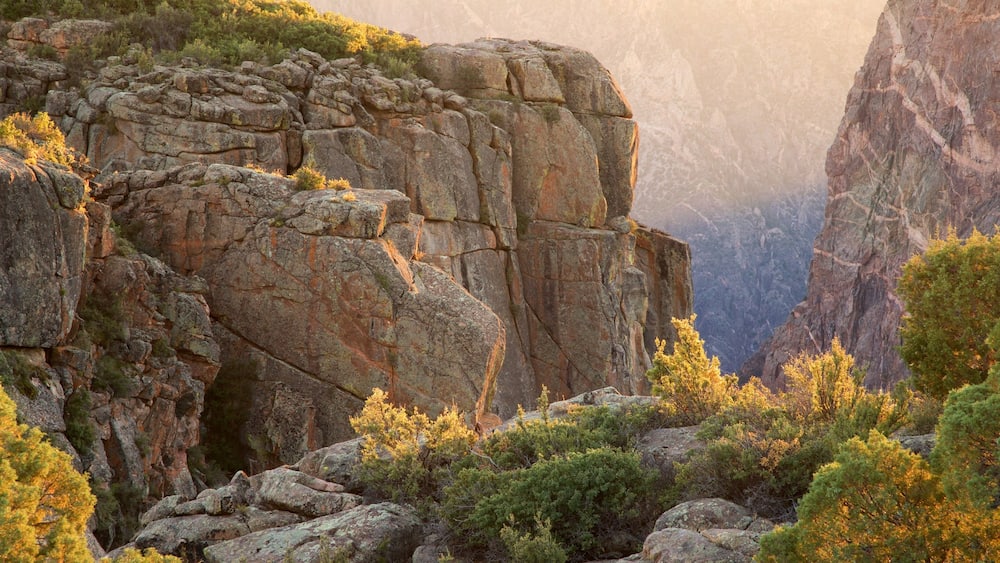 Montrose mettant en vedette gorge ou canyon et coucher de soleil