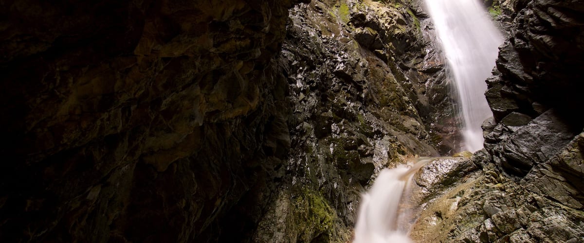 Zapata Falls mettant en vedette chute d\'eau