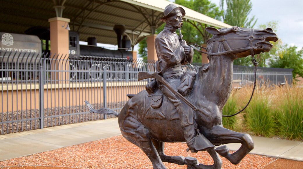 Alamosa showing a statue or sculpture and railway items