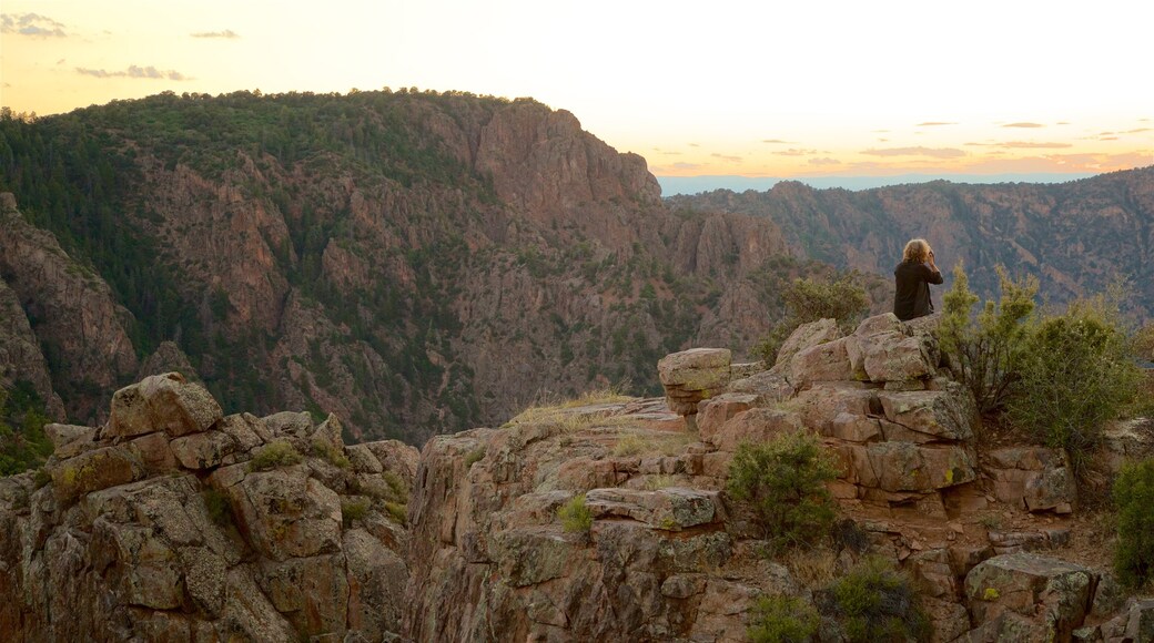 Montrose showing a sunset, a gorge or canyon and tranquil scenes