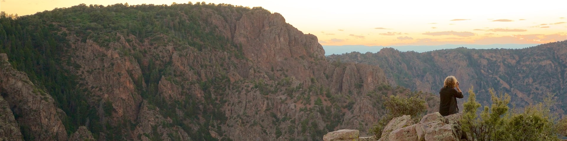 Montrose showing a gorge or canyon, tranquil scenes and a sunset