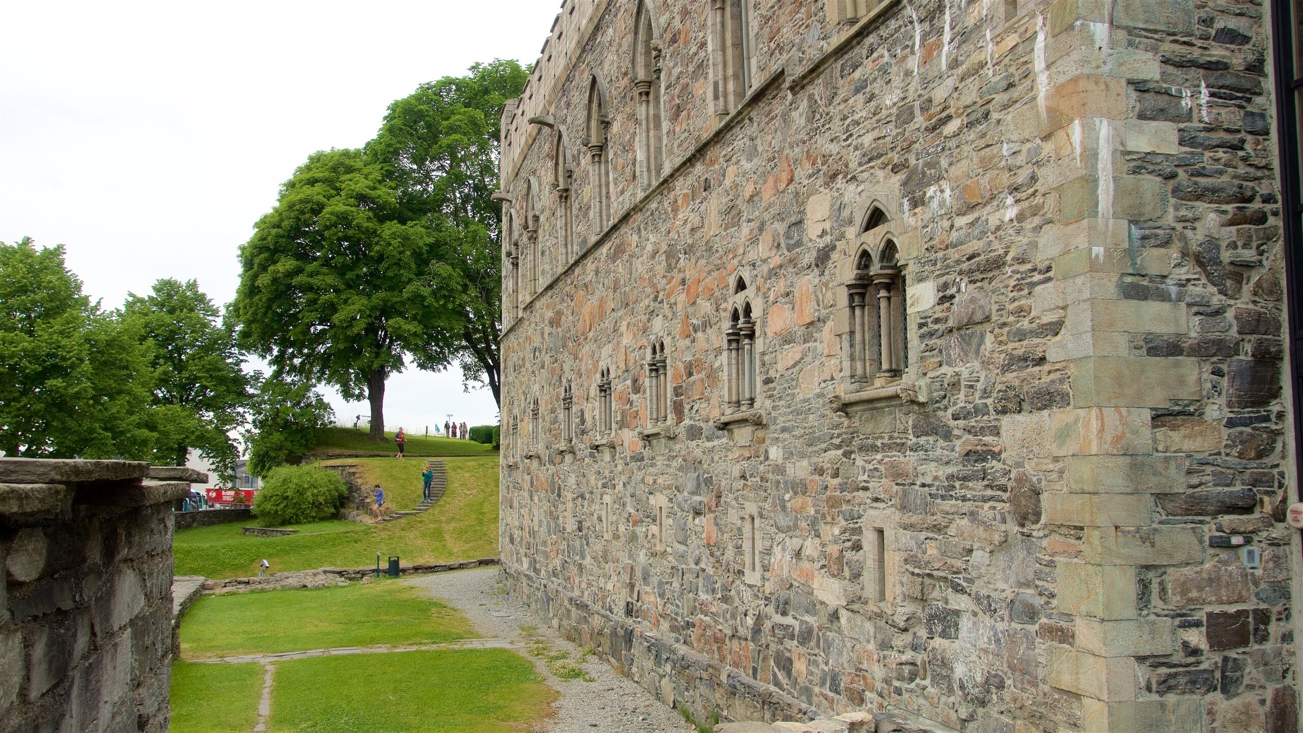 Bergen ofreciendo elementos del patrimonio y un parque