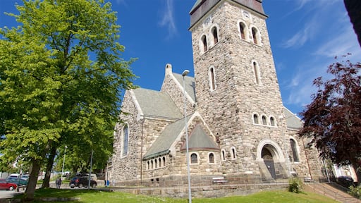 Ålesund Kirke som viser historiske bygningsværker