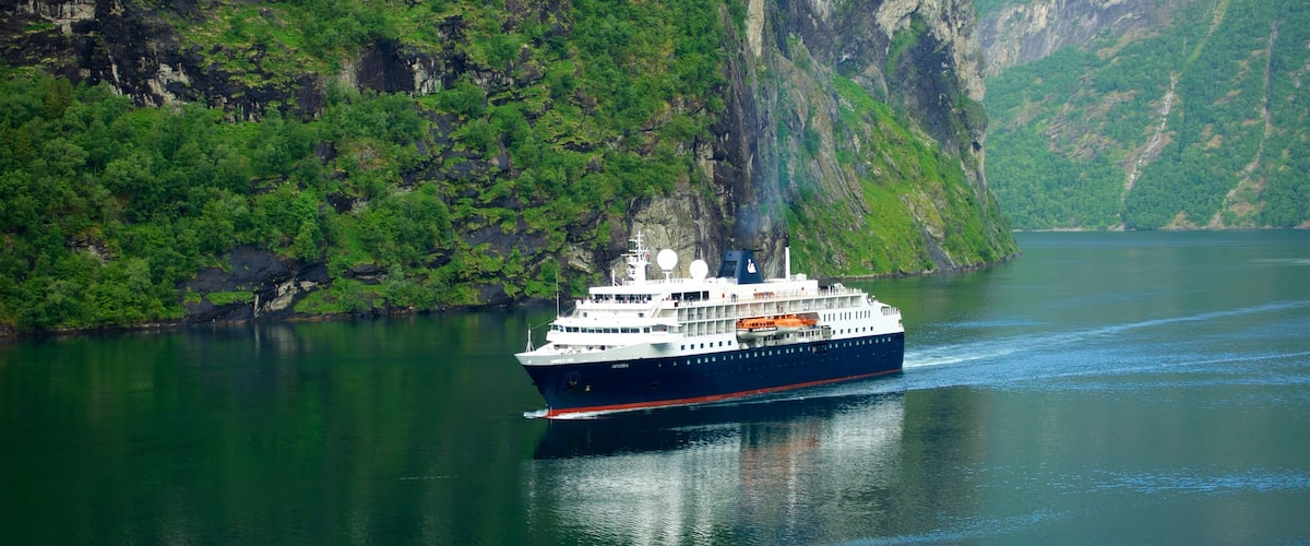 Geiranger showing a river or creek, a gorge or canyon and cruising