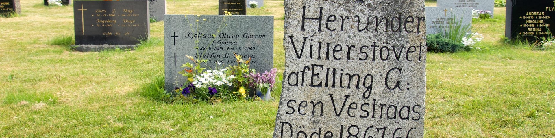 Alesund - More og Romsdal featuring a cemetery