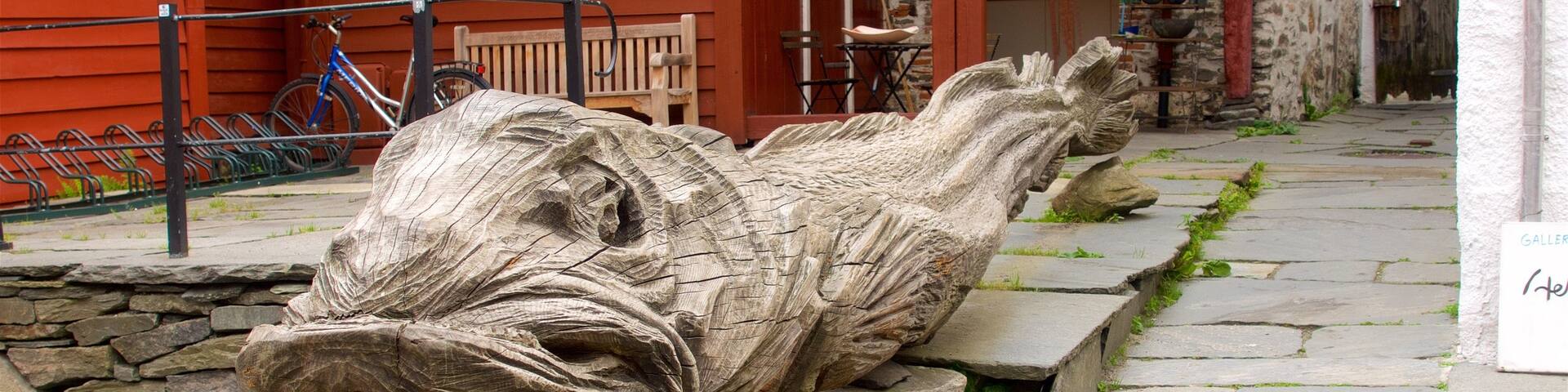 Bryggen Waterfront showing outdoor art