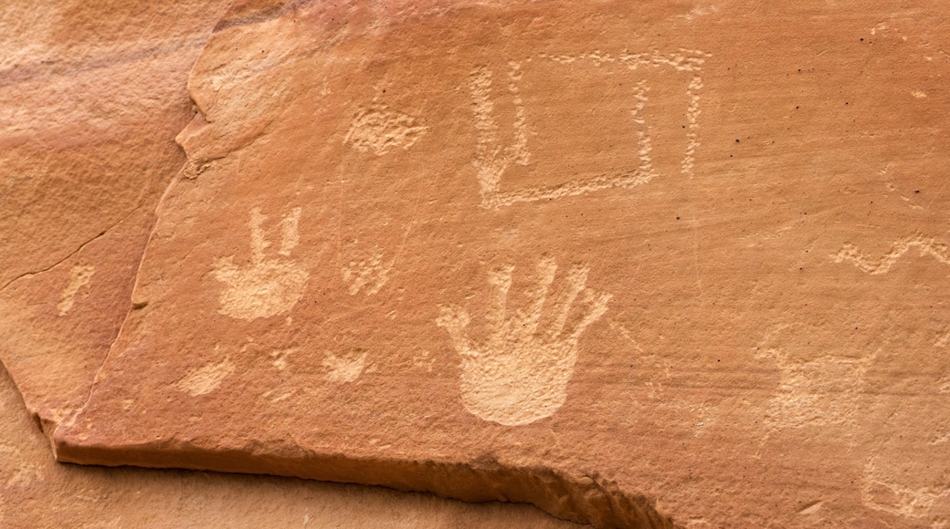 Sendero Petroglyph Point