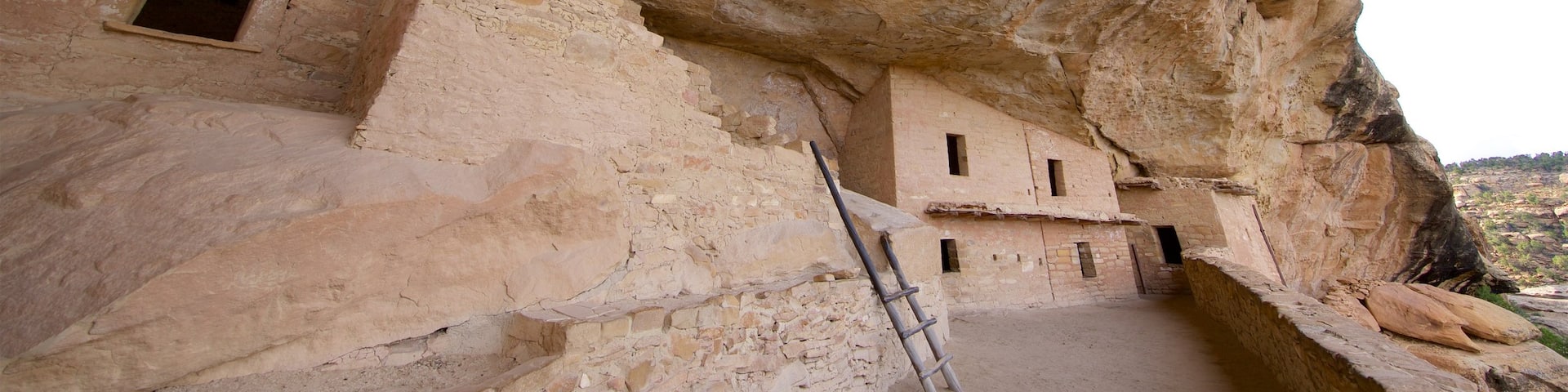 Balcony House which includes heritage elements