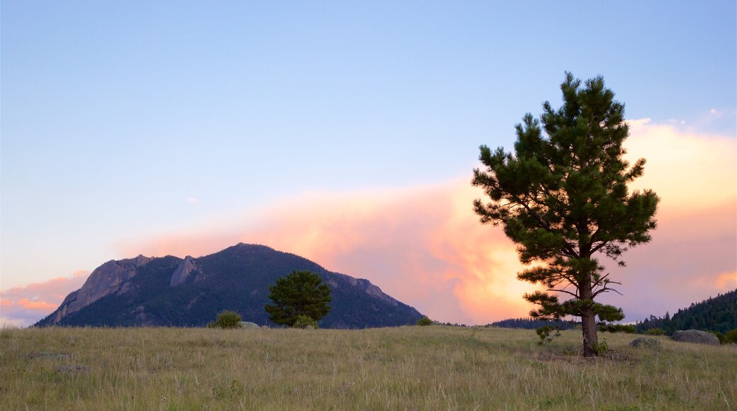 Horseshoe Park which includes a sunset, tranquil scenes and mountains