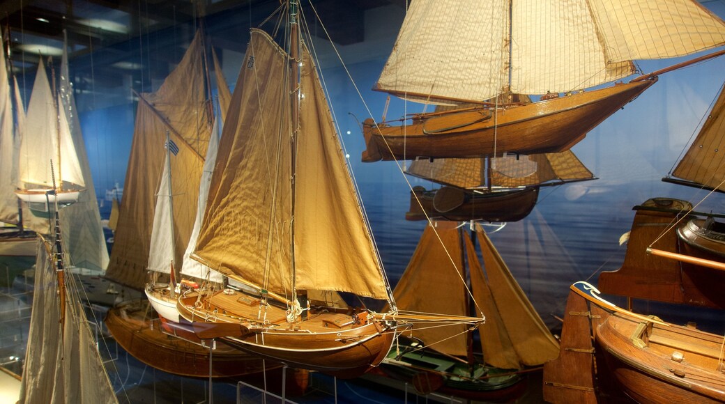 Schifffahrtsmuseum welches beinhaltet Innenansichten