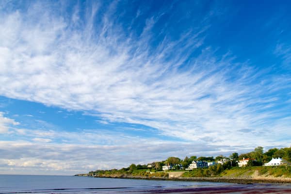 Cliff Walk das einen allgemeine Küstenansicht