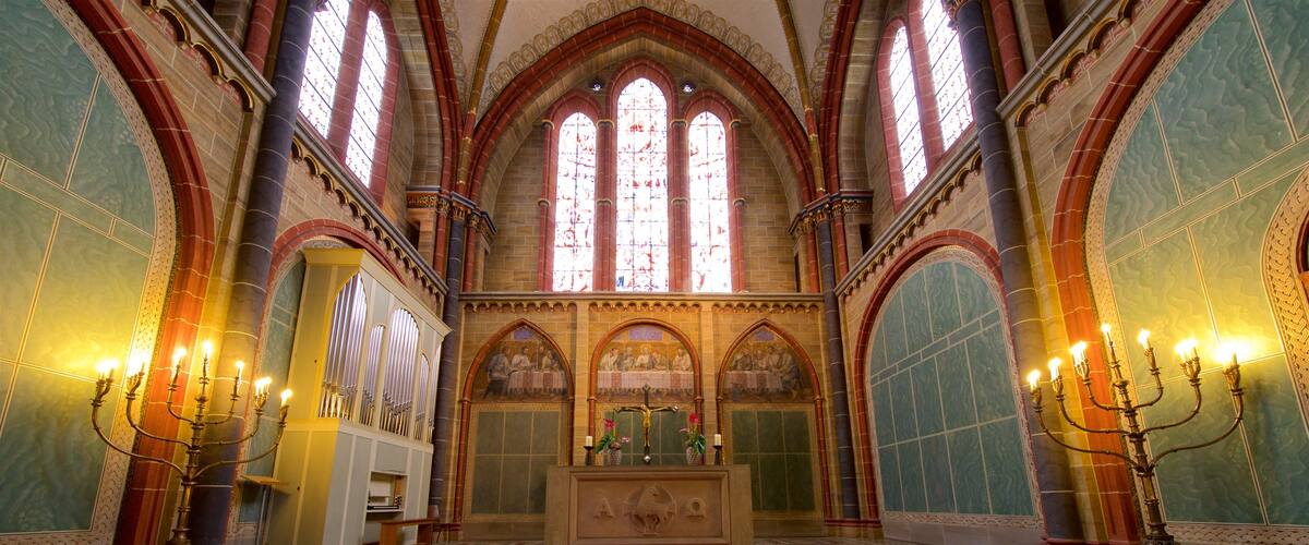 CathĂ©drale de BrĂȘme mettant en vedette Ă©glise ou cathĂ©drale, vues intĂ©rieures et patrimoine historique