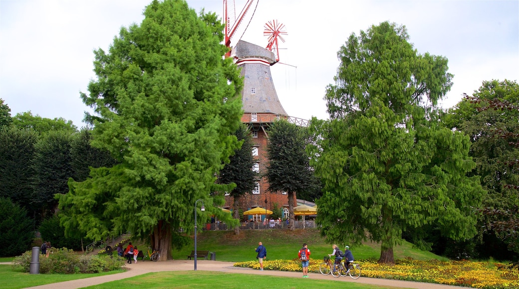 Am Wall mit einem Wildblumen, Garten und Windmühle