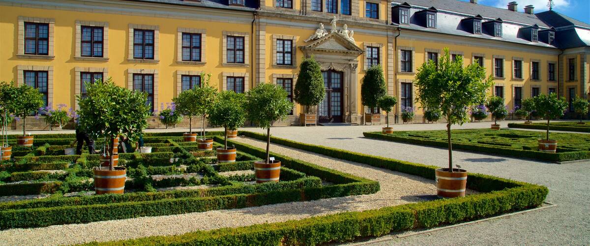 Herrenhäuser Gärten welches beinhaltet historische Architektur und Garten