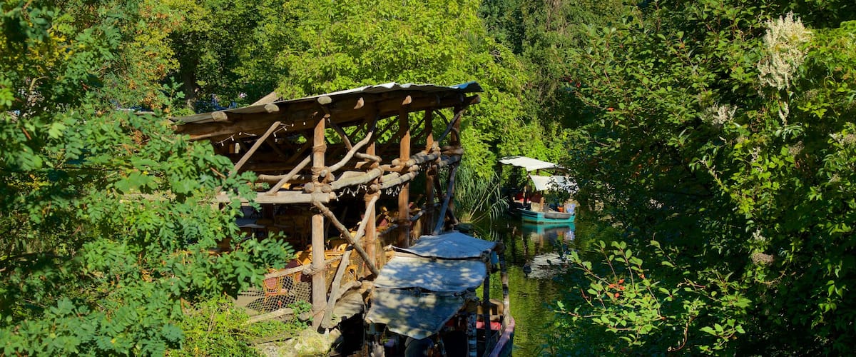 Zoo Hannover mit einem Bootfahren und Fluss oder Bach